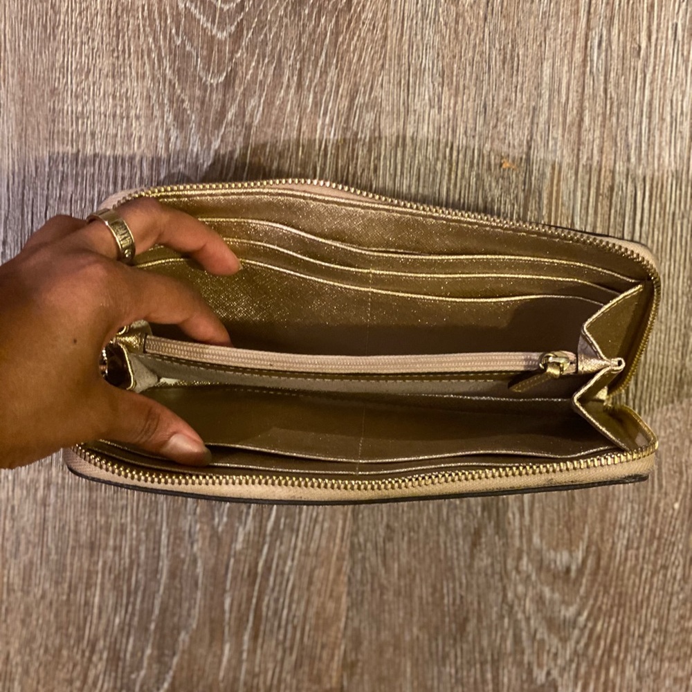 Michael Kors Wallet - Picture 6 of 6